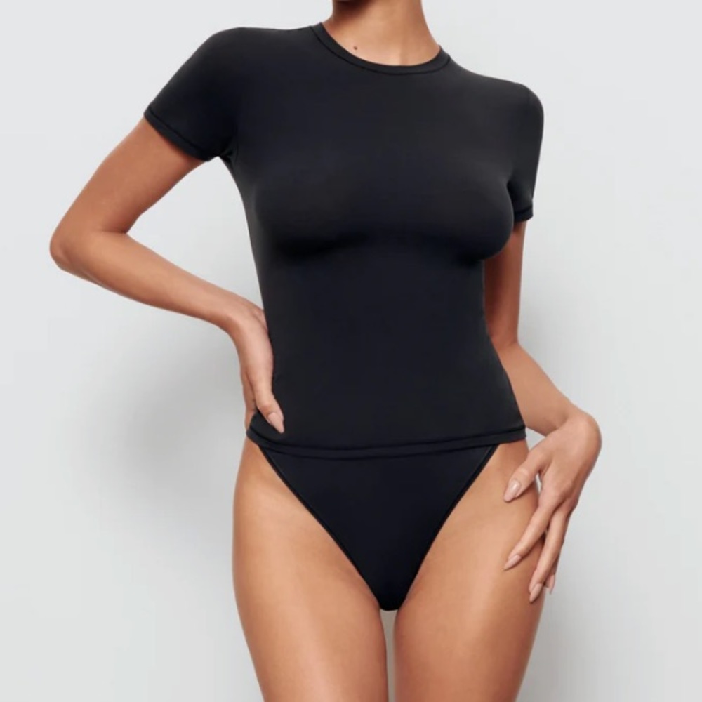 SKIMS NWT ONYX BLACK Fits Everyone T-Shirt SZ 2X